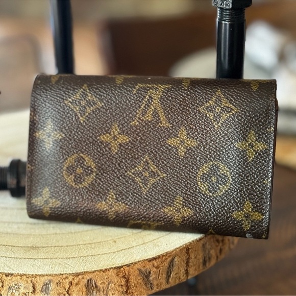 Louis Vuitton Monogram
Porte Monnaie
Billets Tresor Bifold Wallet - Picture 3 of 15